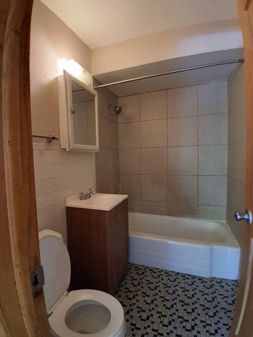 Milwaukee Apartment: 10416 W Hampton Ave