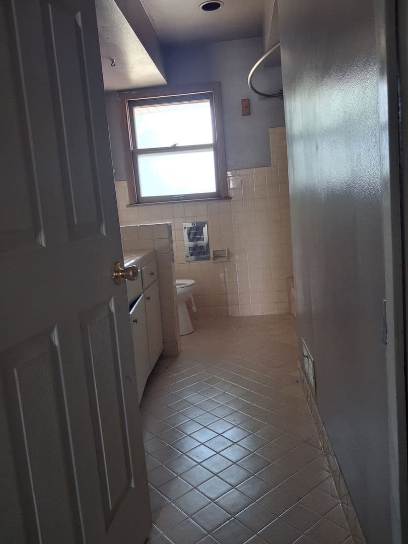 Milwaukee Apartment: 7106 West Congress Street