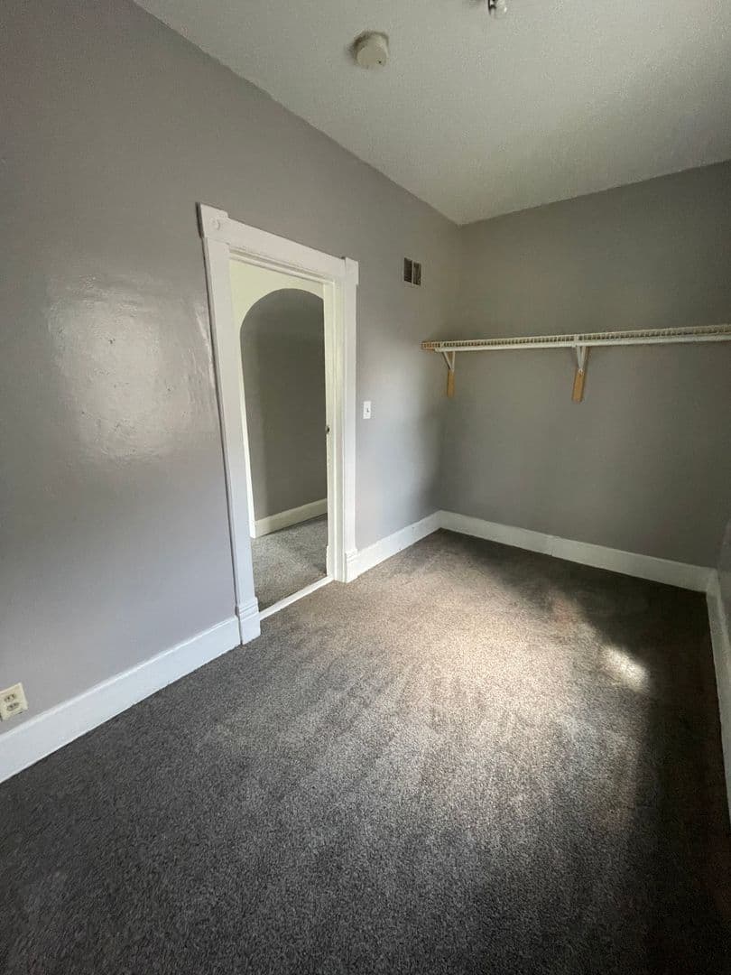 Milwaukee Apartment: 2562 S 9th St