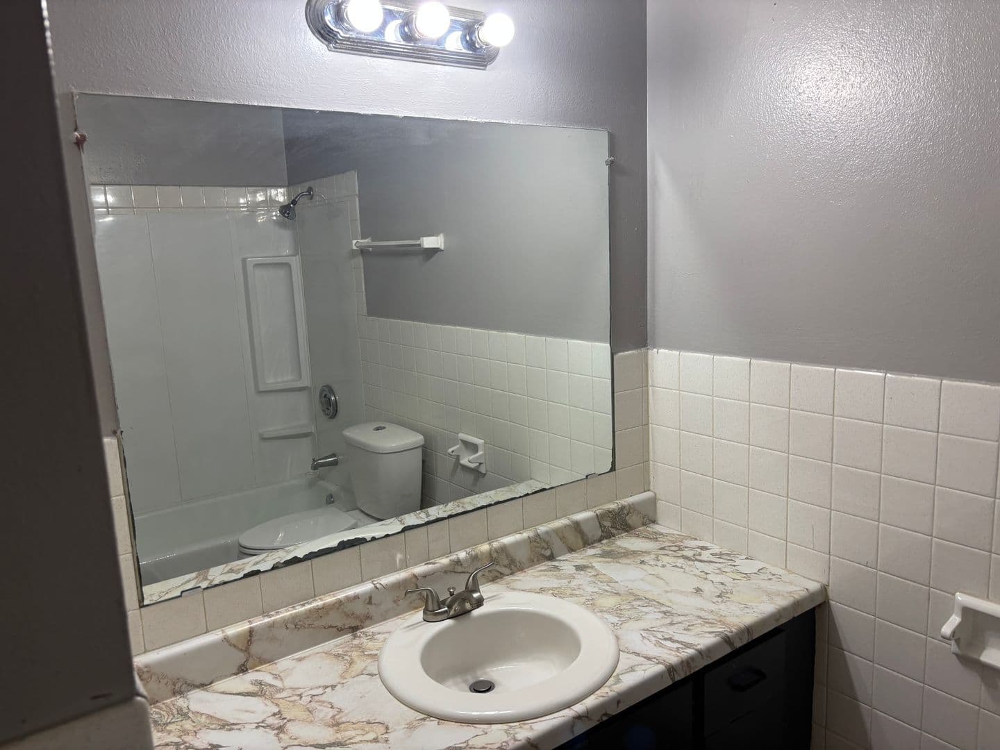 Milwaukee Apartment: 6320 N 91st St