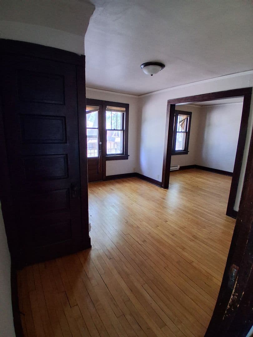 Milwaukee Apartment: 3179 North 39th Street