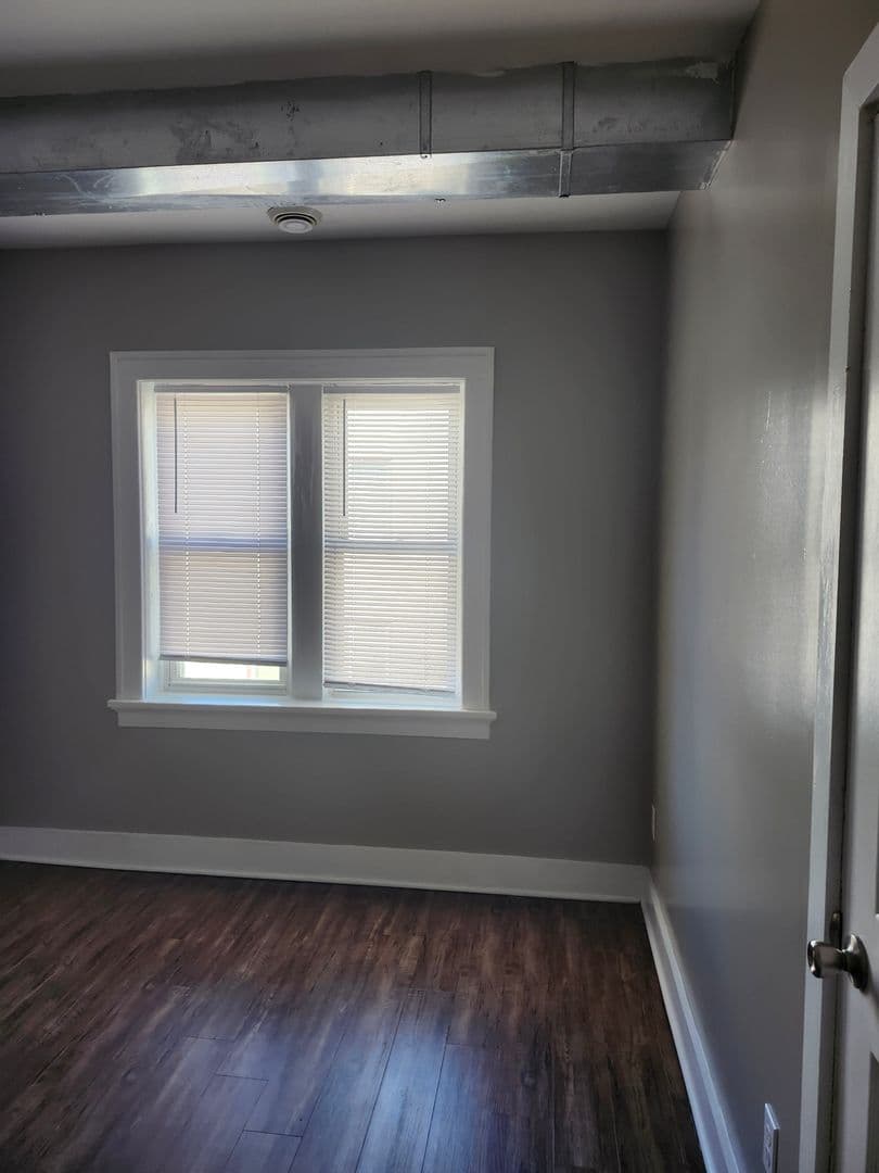 Milwaukee Apartment: 3273 N 17th St