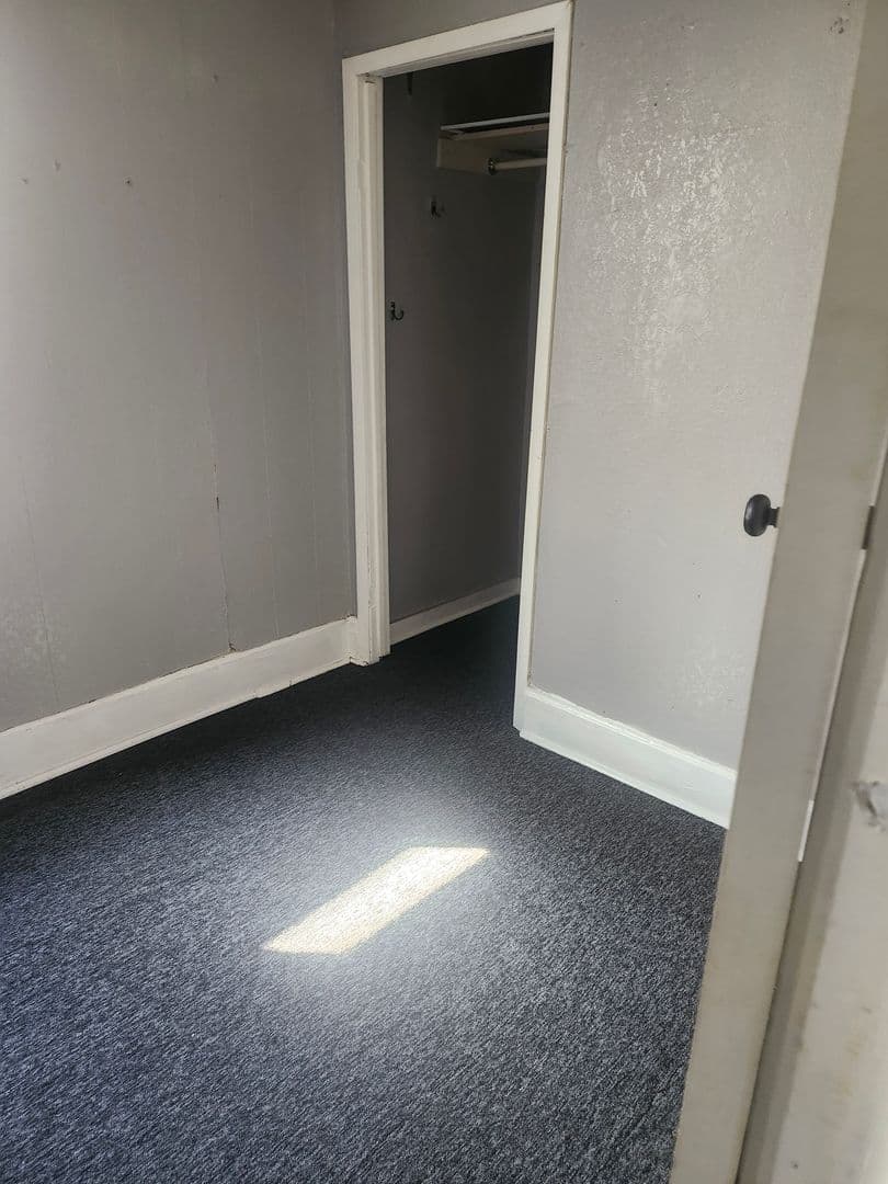 Milwaukee Apartment: 2562 S 9th St