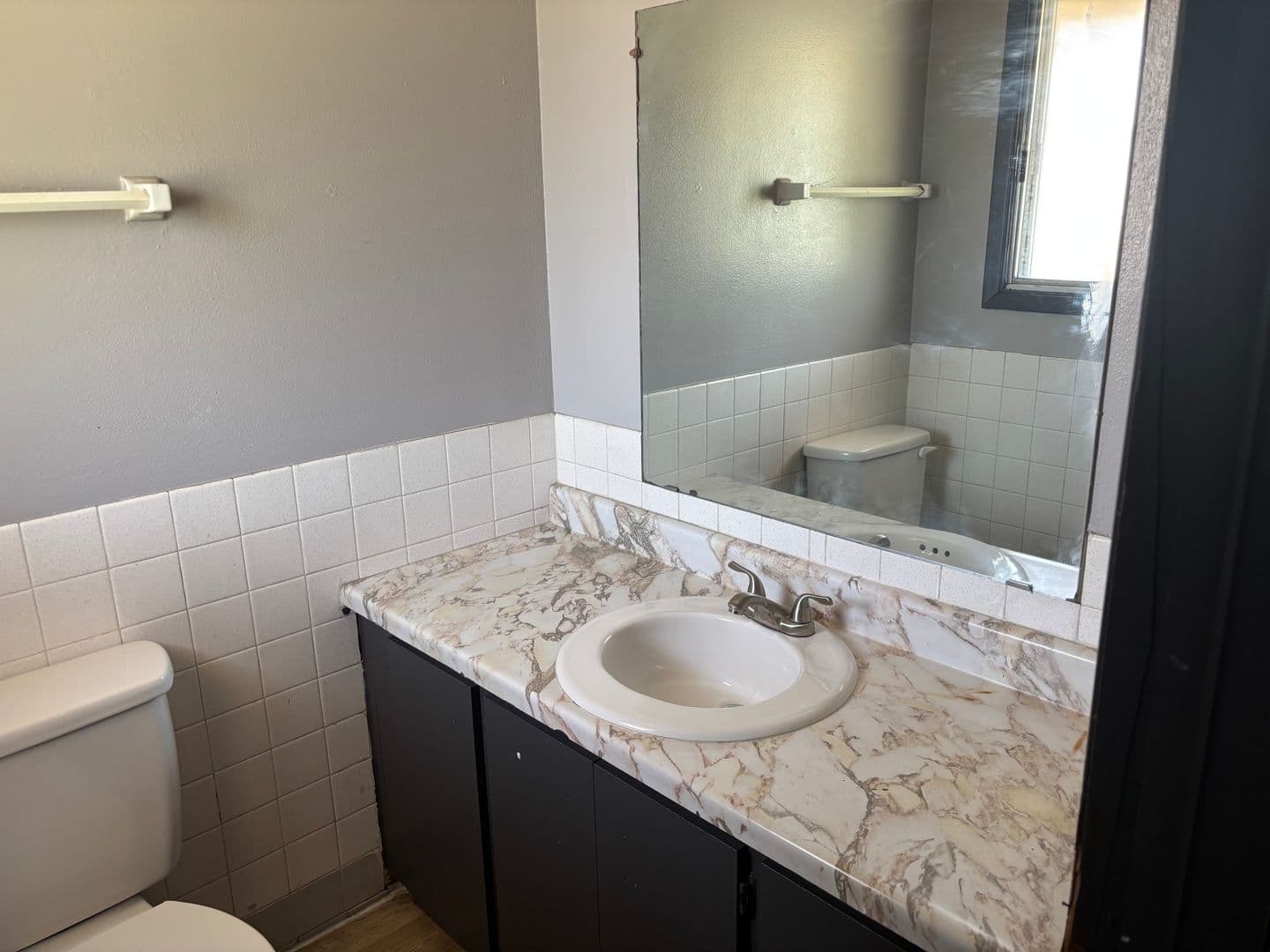 Milwaukee Apartment: 6320 N 91st St