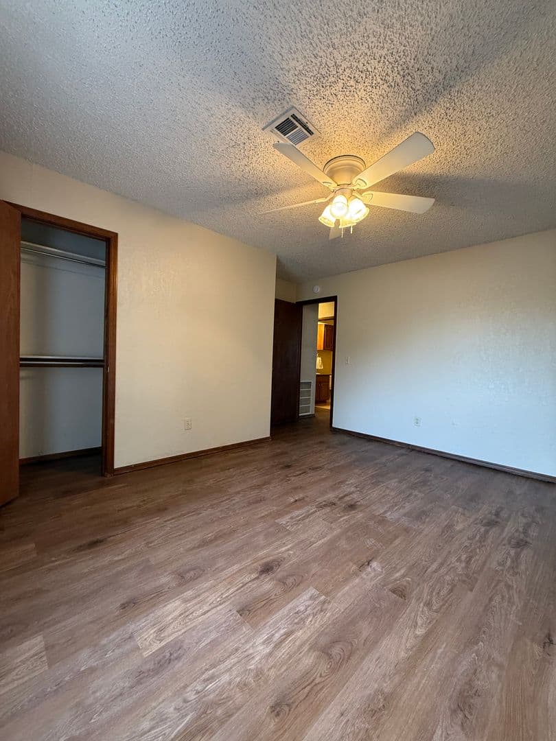 Moore House: 1368 W Cedarbrook Lane