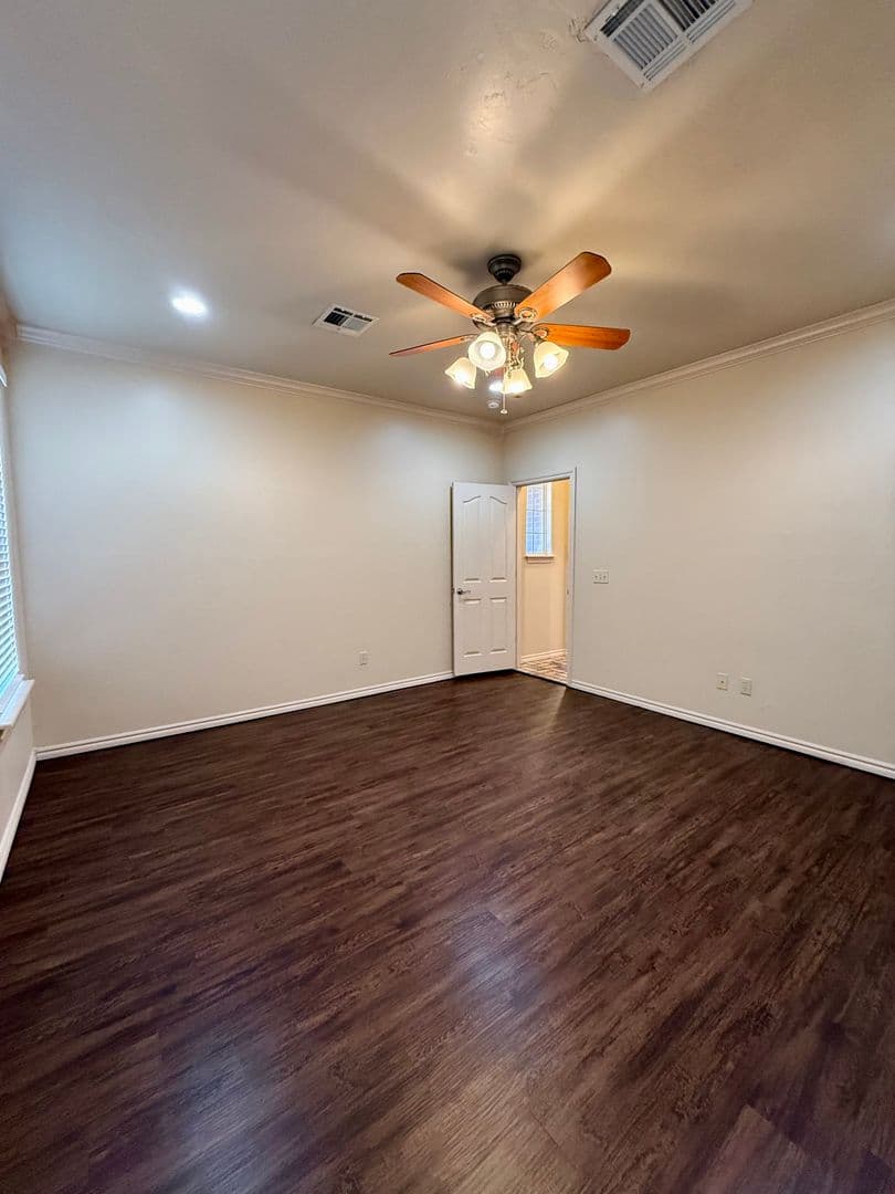 Moore House: 2520 Thomas Drive