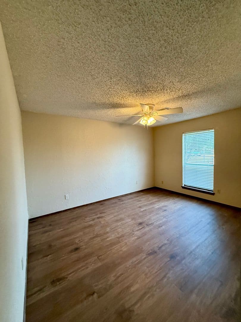 Moore House: 1368 W Cedarbrook Lane