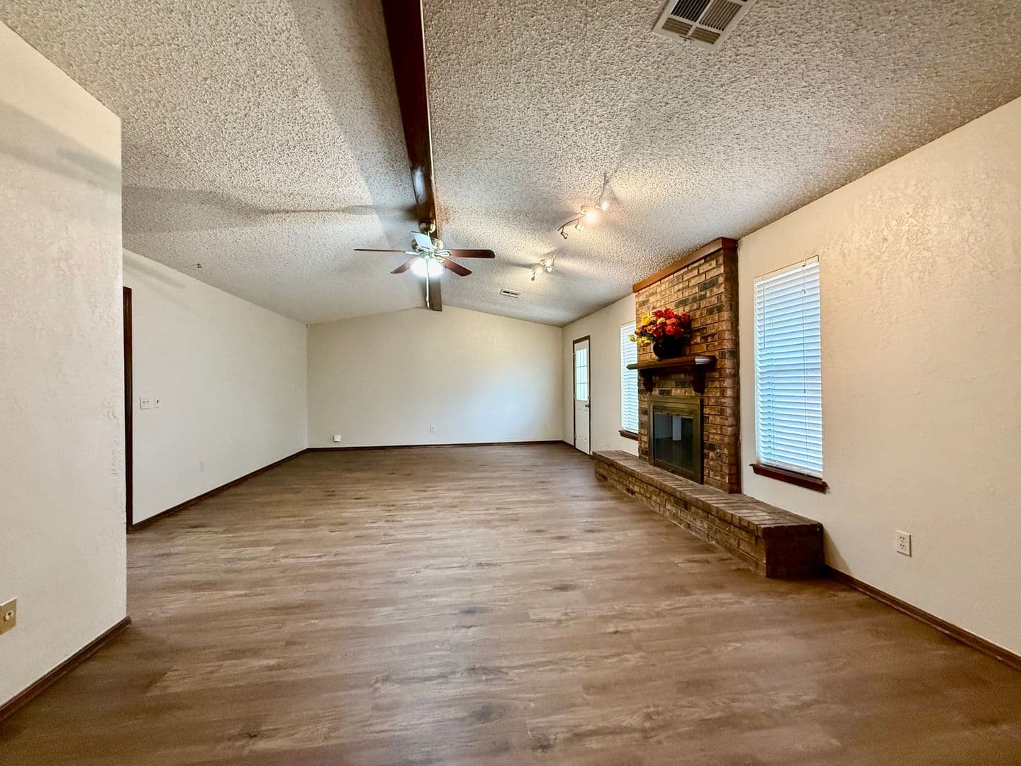 Moore House: 1368 W Cedarbrook Lane