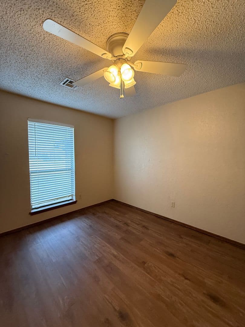Moore House: 1368 W Cedarbrook Lane