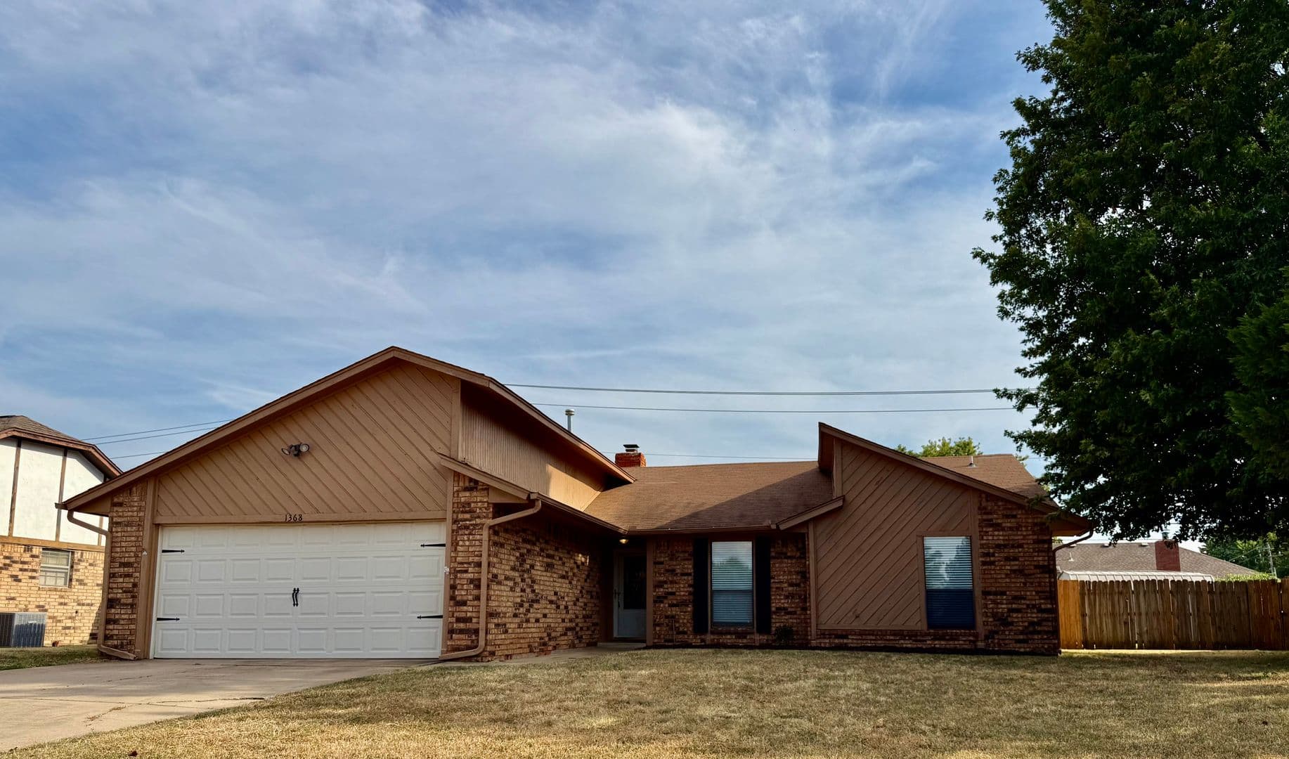 Moore House: 1368 W Cedarbrook Lane
