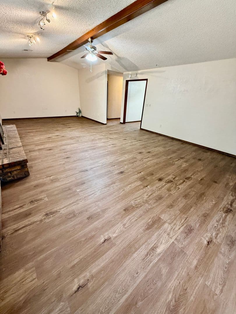 Moore House: 1368 W Cedarbrook Lane