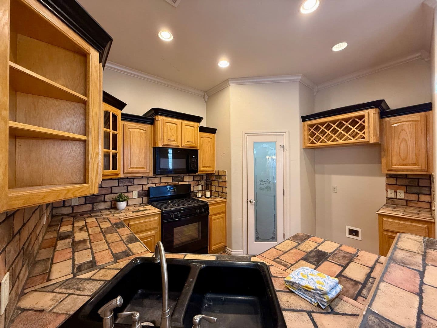 Moore House: 2520 Thomas Drive