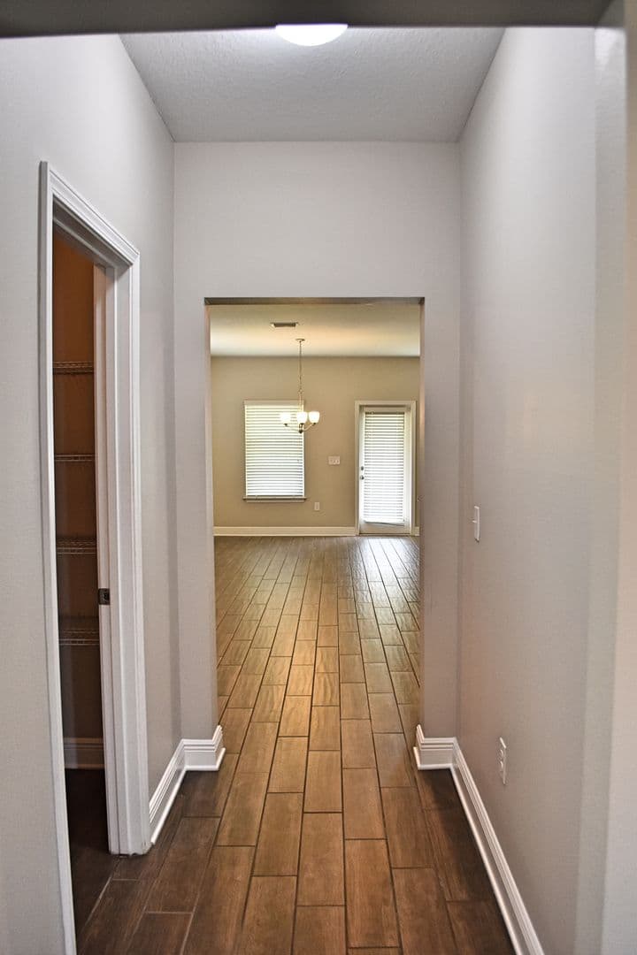 Freeport House: 192 Windchime Way
