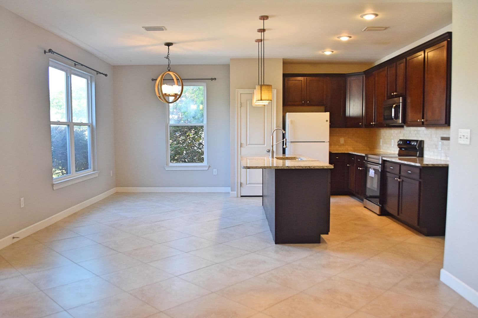Freeport House: 416 Tropical Way