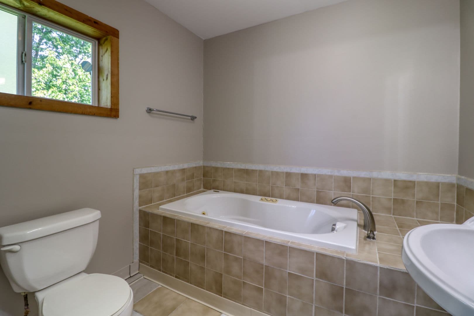 Taberg House: 10066 Point Rock Road