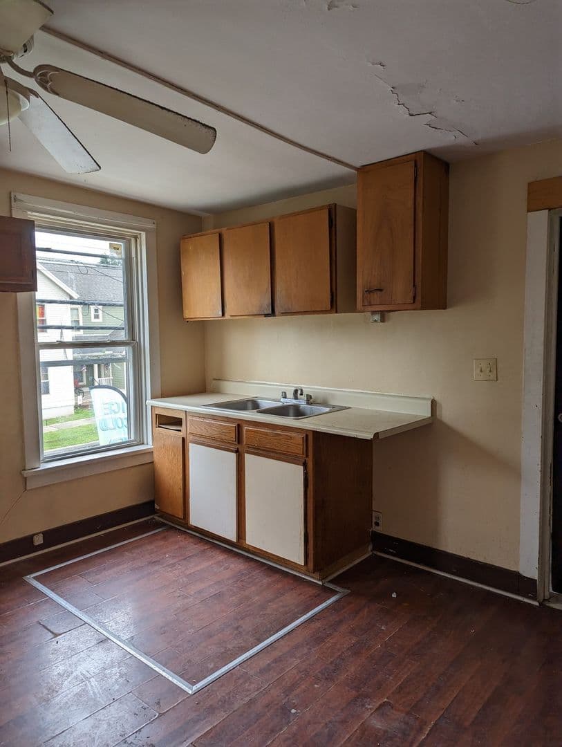Rome Apartment: 435 S James Street