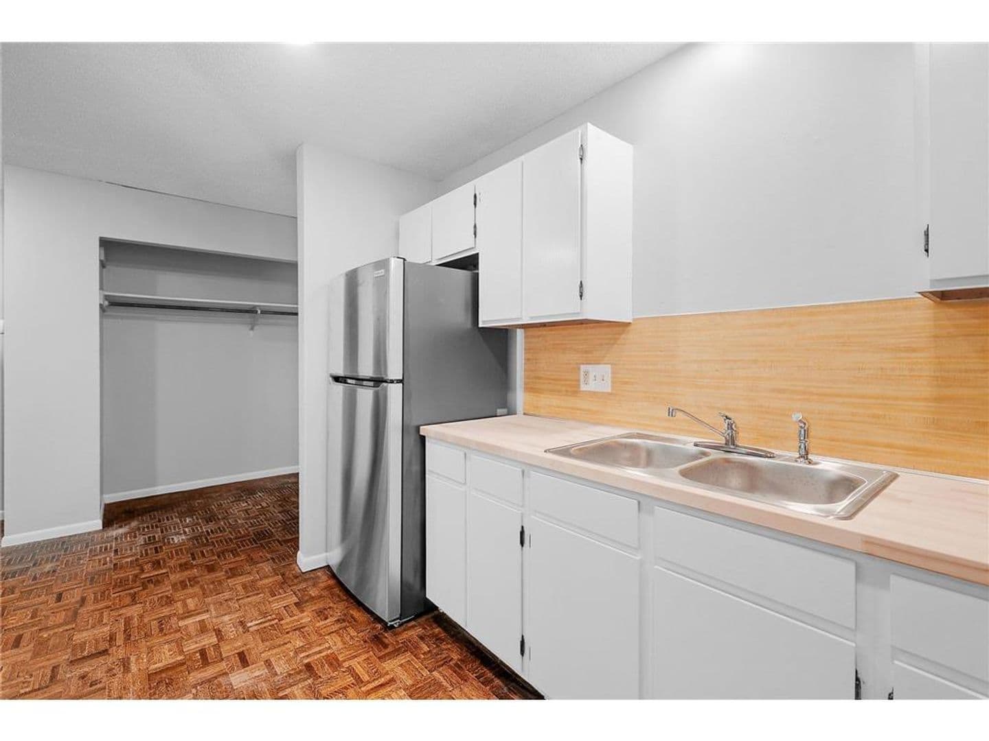 Minneapolis Apartment: 941-951 17th Ave SE & 942 15th Ave SE