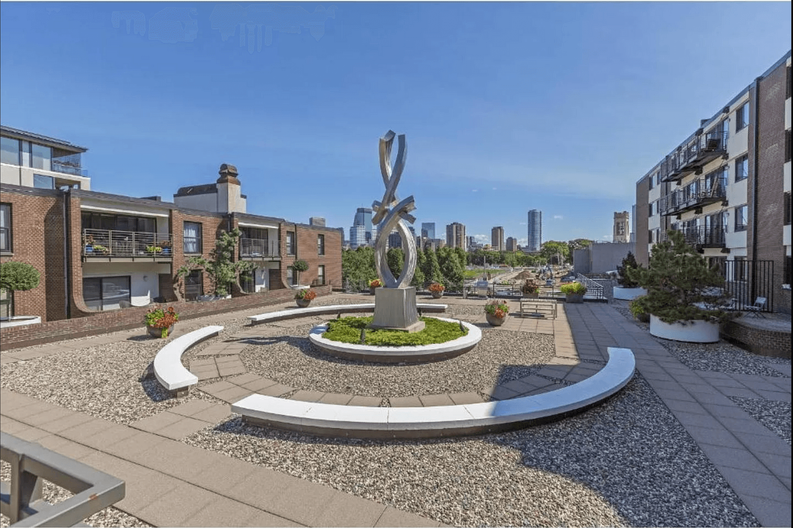 Minneapolis Apartment: 48 Groveland Terrace