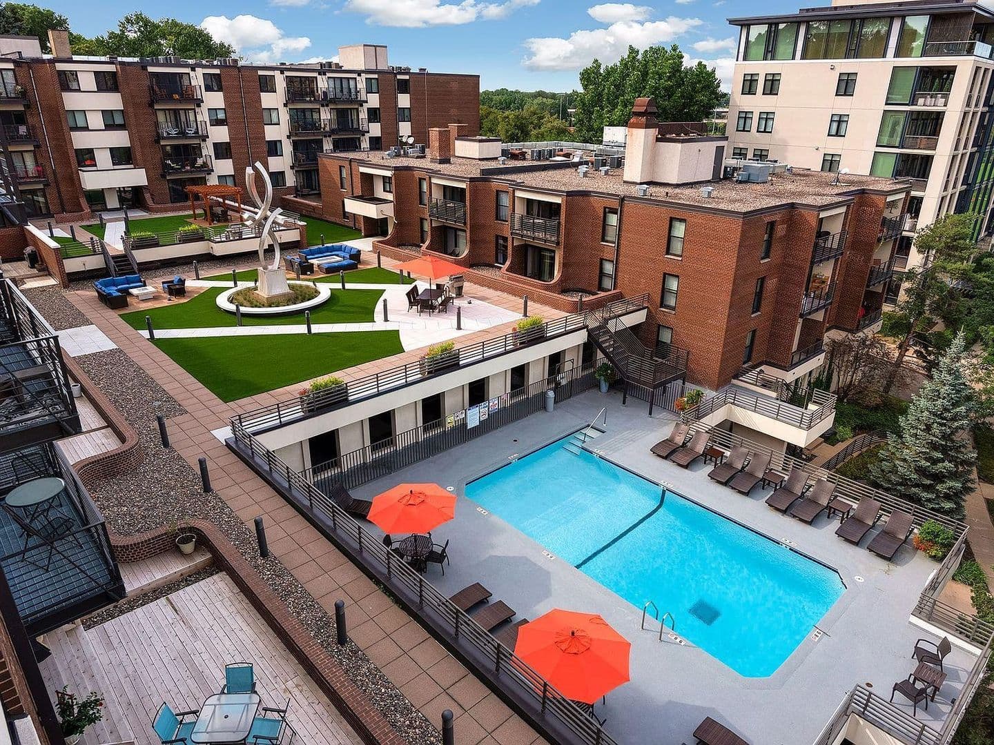 Minneapolis Apartment: 48 Groveland Terrace
