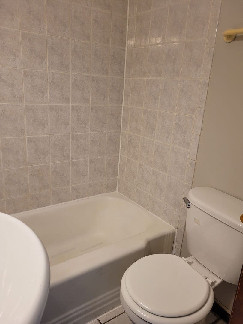 St.Paul Apartment: 1552 Edmund Avenue