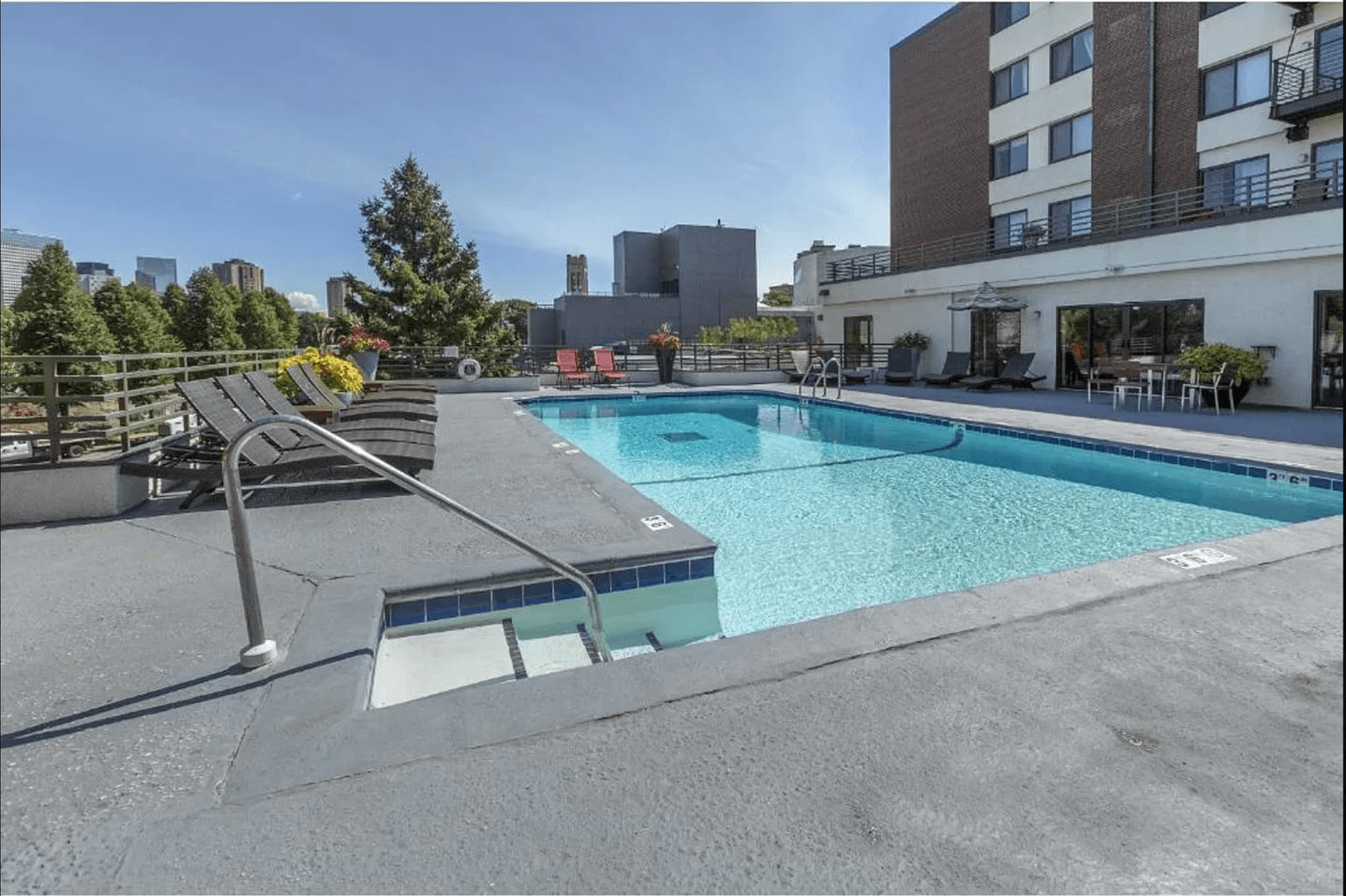 Minneapolis Apartment: 48 Groveland Terrace