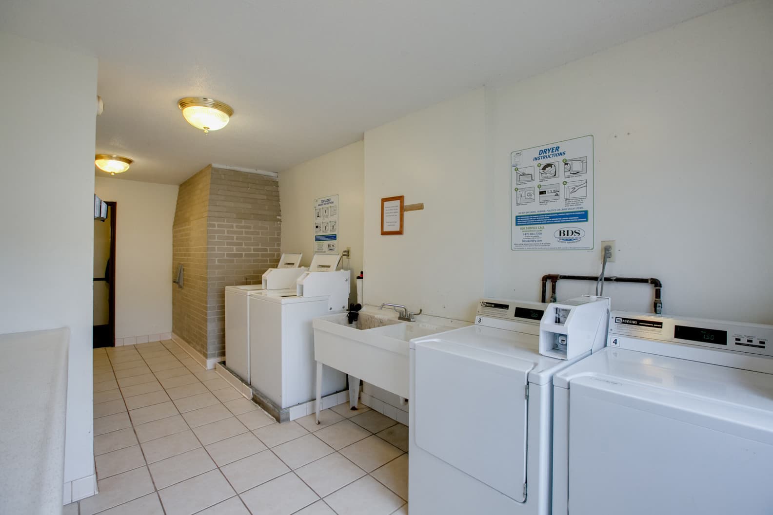 St. Paul Apartment: 1533 North Woodbridge St