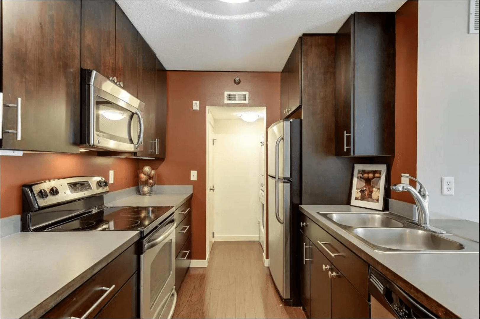 Minneapolis Apartment: 48 Groveland Terrace