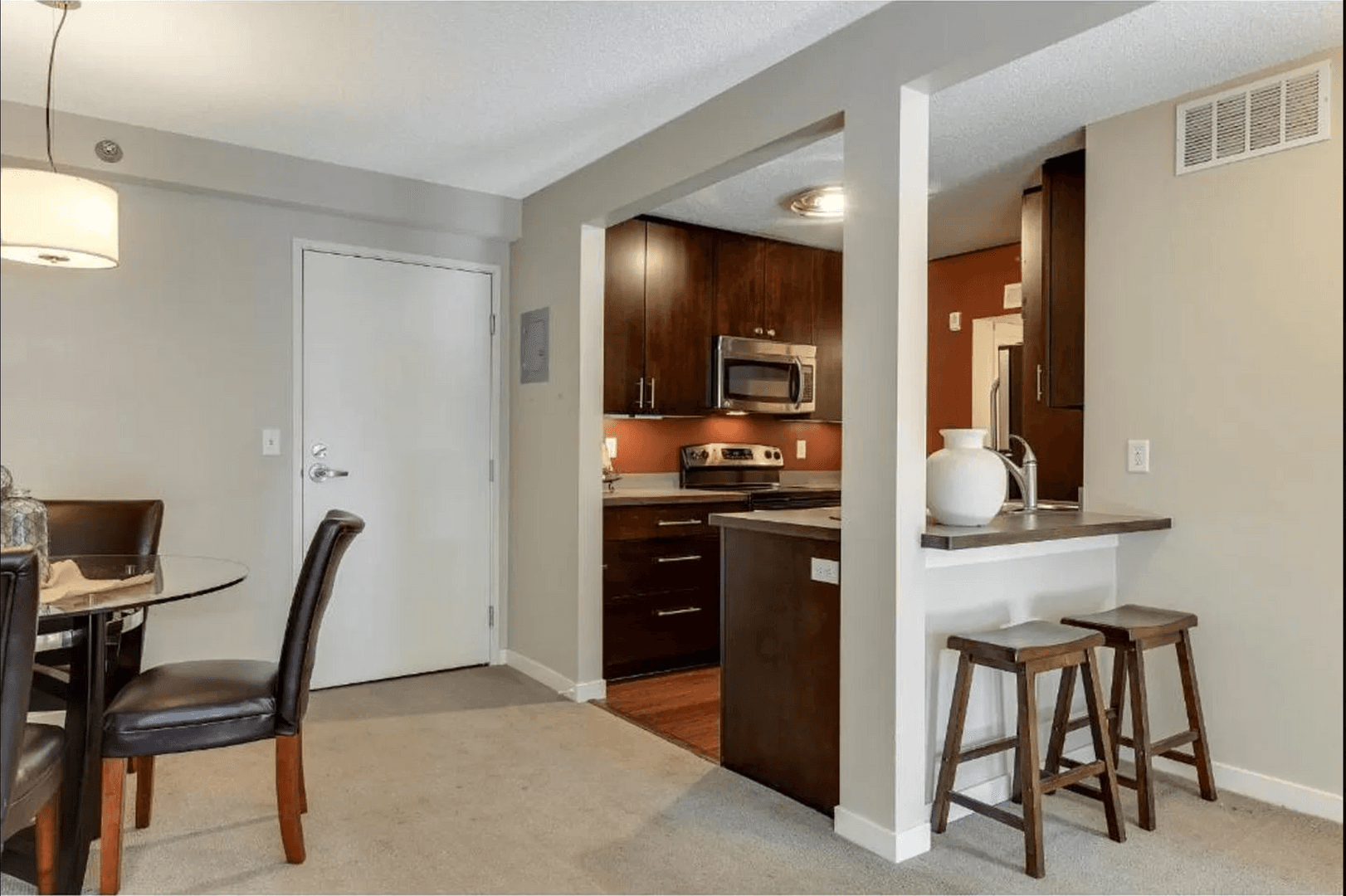 Minneapolis Apartment: 48 Groveland Terrace