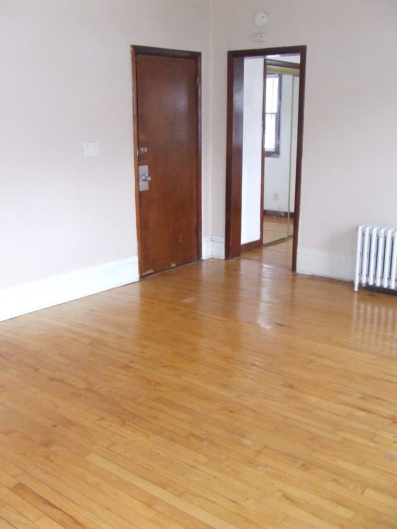 St.Paul Apartment: 1552 Edmund Avenue