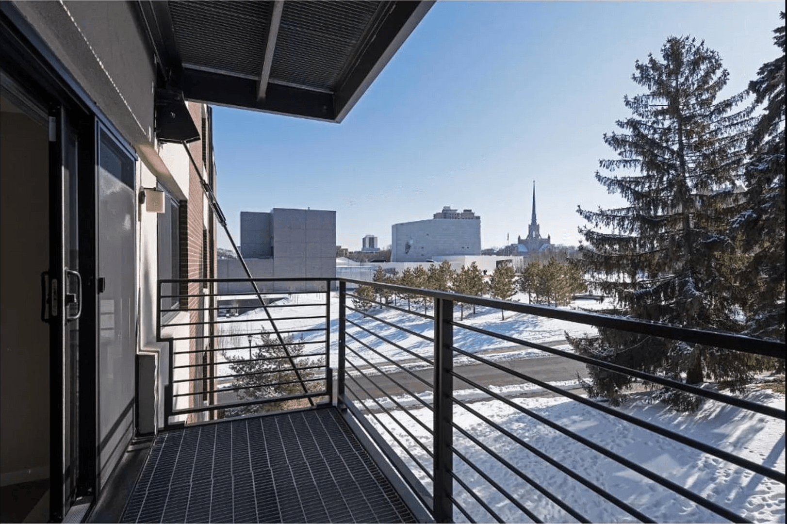 Minneapolis Apartment: 48 Groveland Terrace