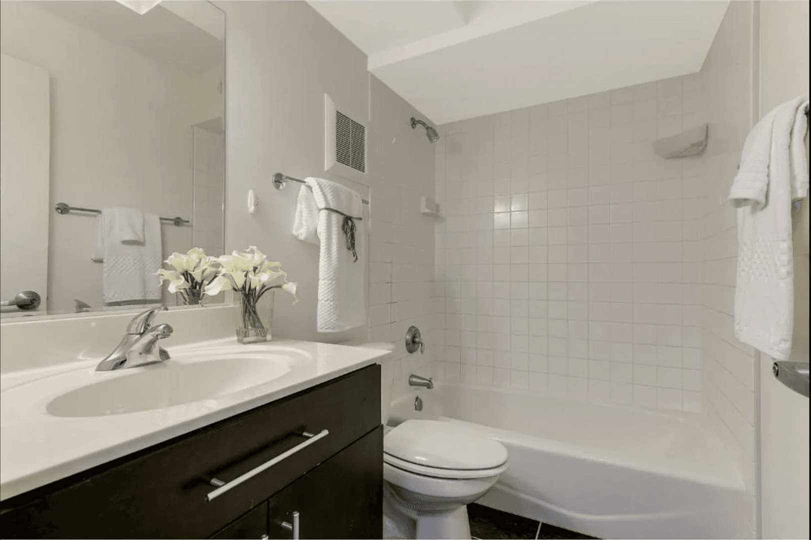 Minneapolis Apartment: 48 Groveland Terrace