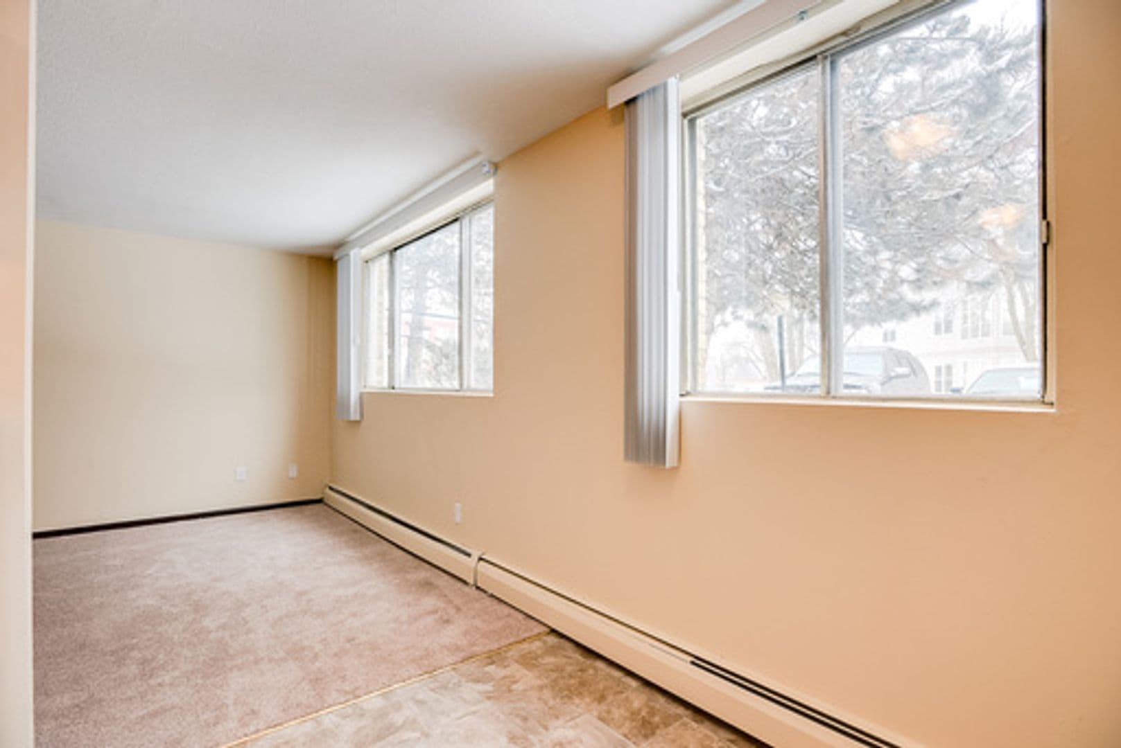 St. Paul Apartment: 1533 North Woodbridge St