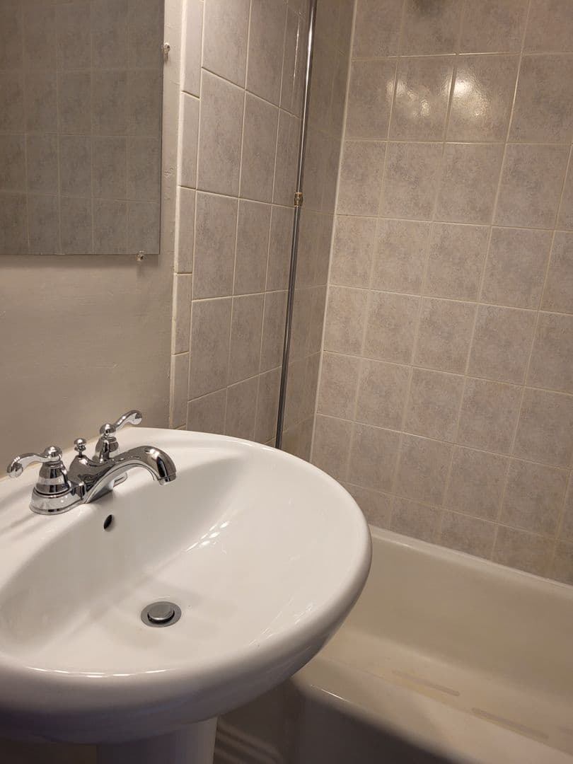 St.Paul Apartment: 1552 Edmund Avenue