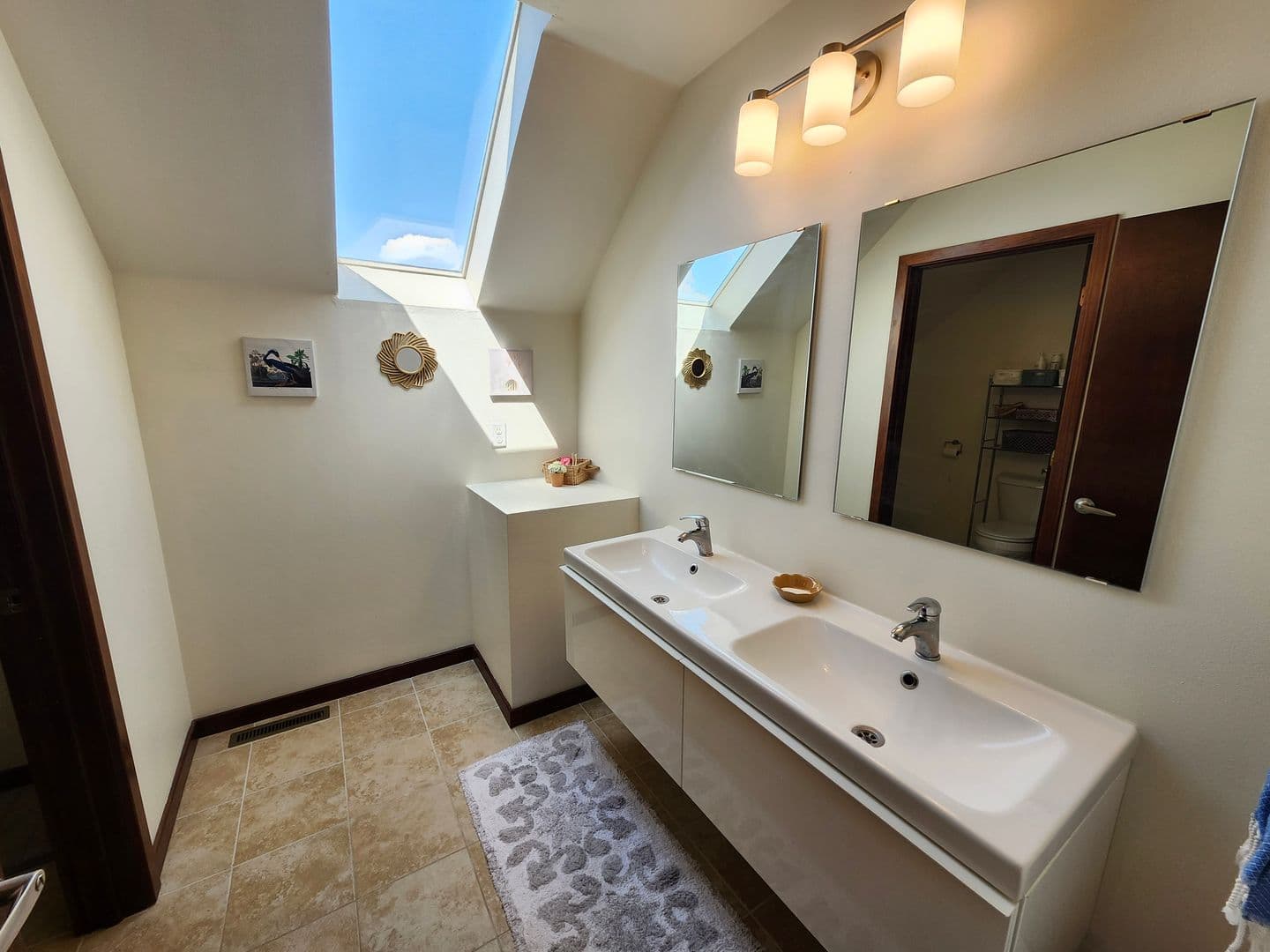 Minot House: 3013 9th St NW