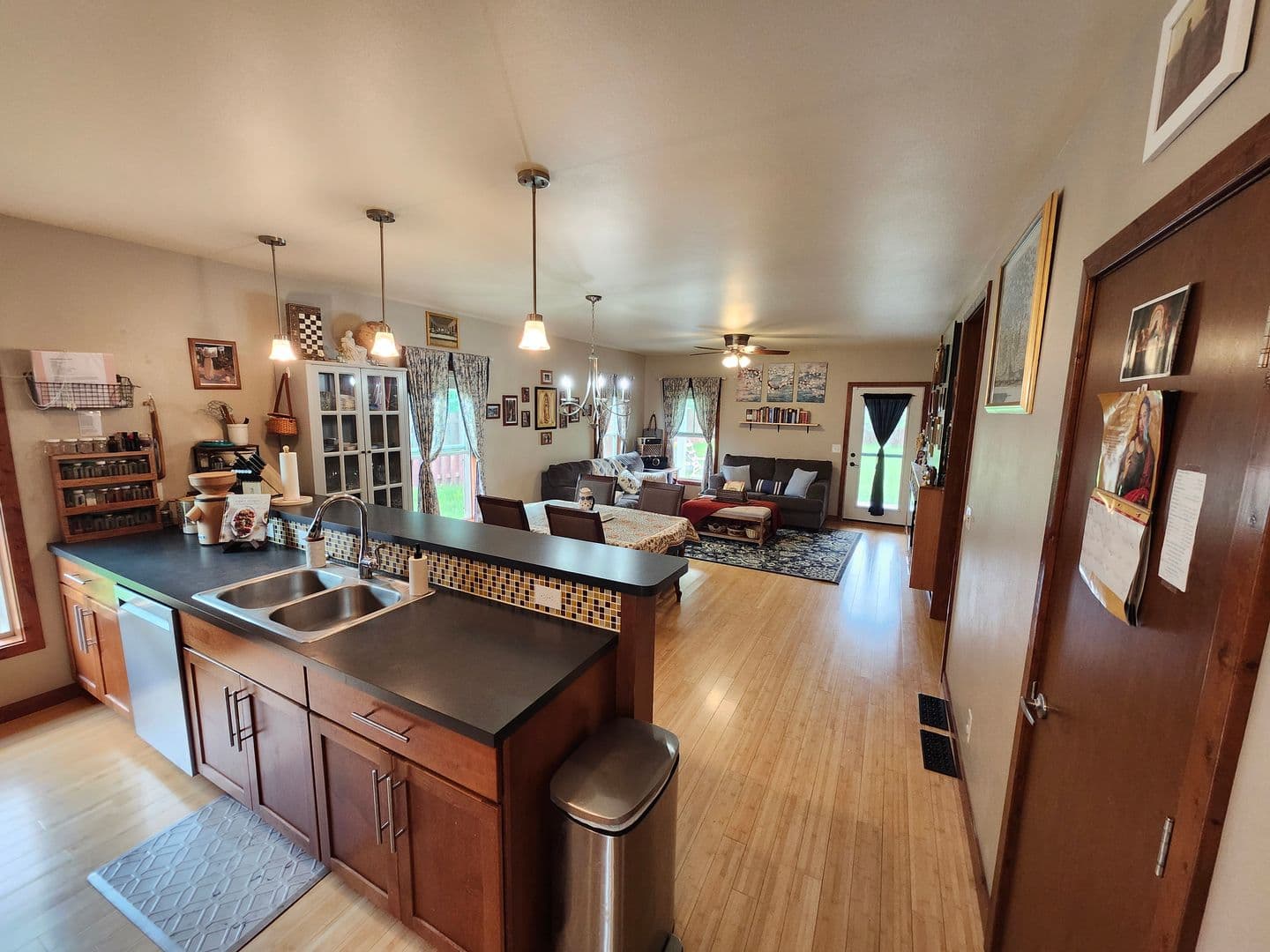 Minot House: 3013 9th St NW