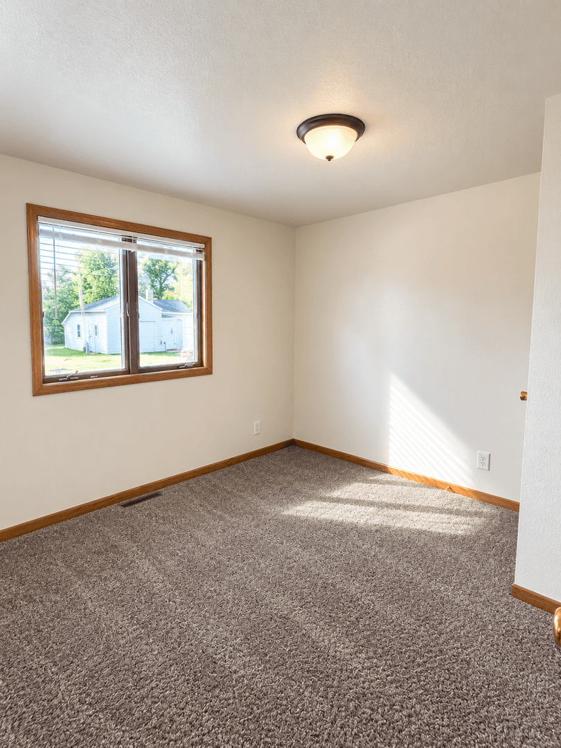 Minot House: 1711 1st Ave SE
