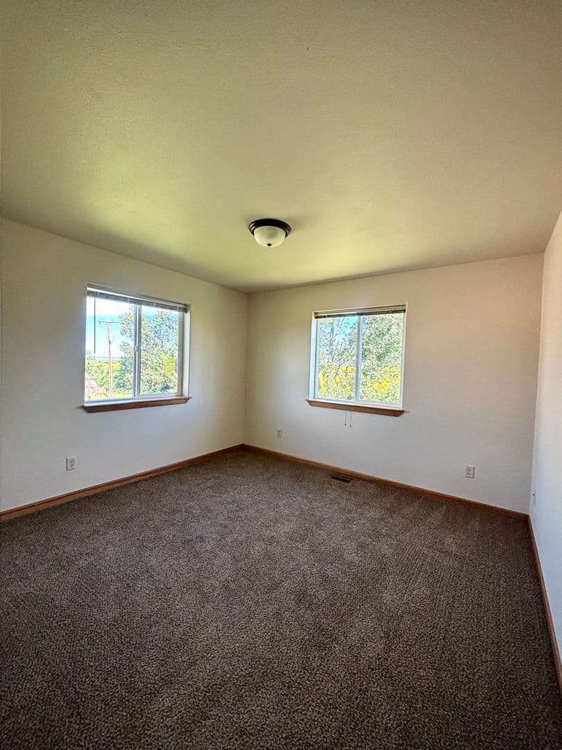 Powers Lake Apartment: 314 5th Ave W
