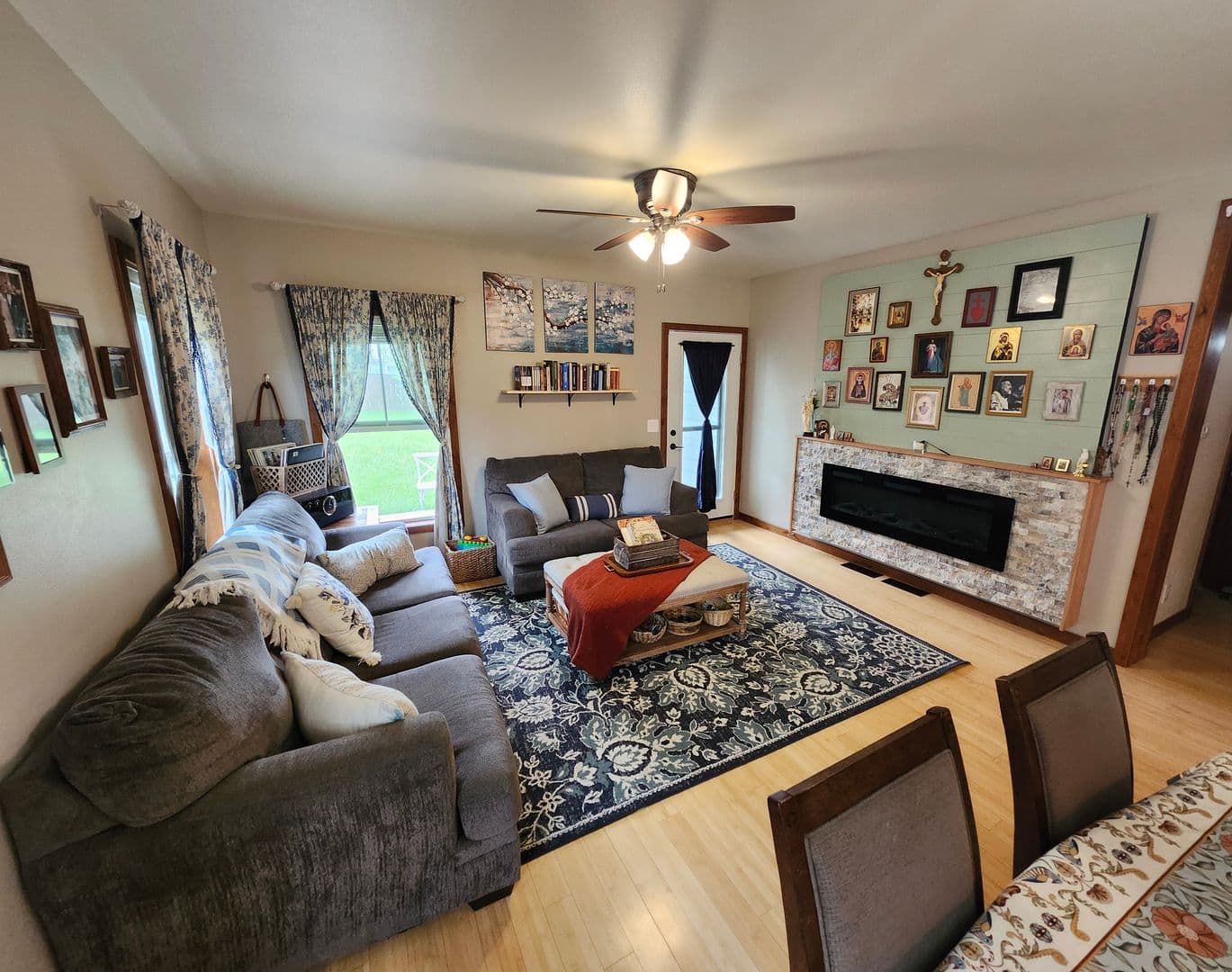 Minot House: 3013 9th St NW