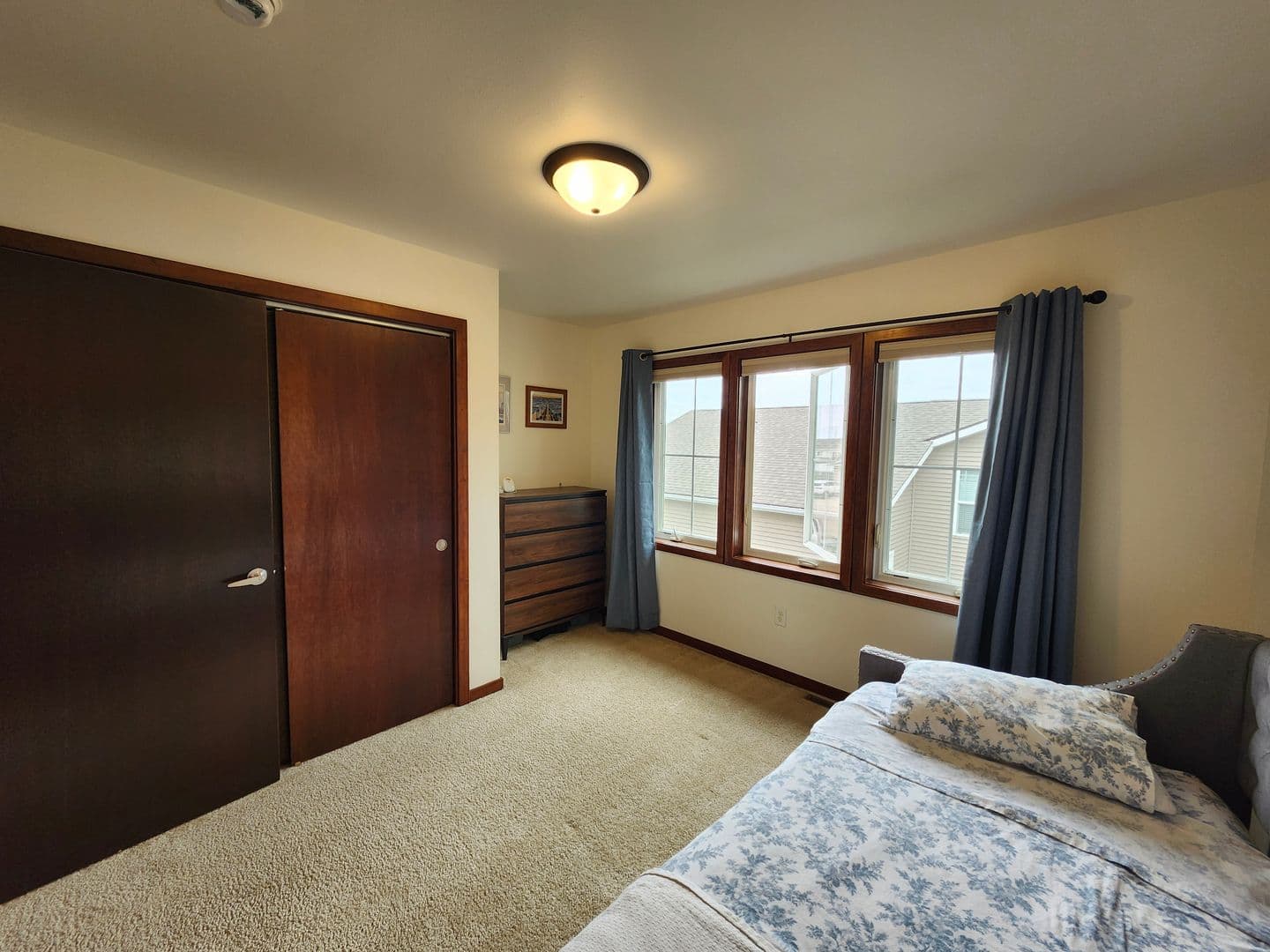 Minot House: 3013 9th St NW