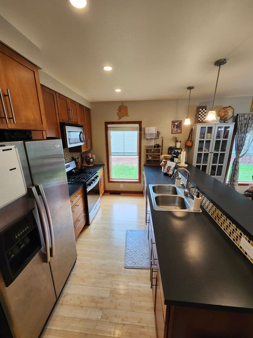 Minot House: 3013 9th St NW