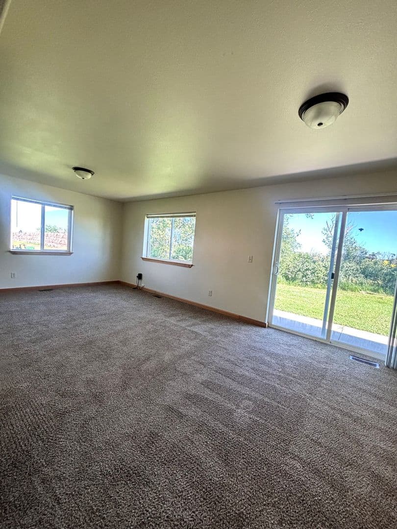 Powers Lake Apartment: 314 5th Ave W