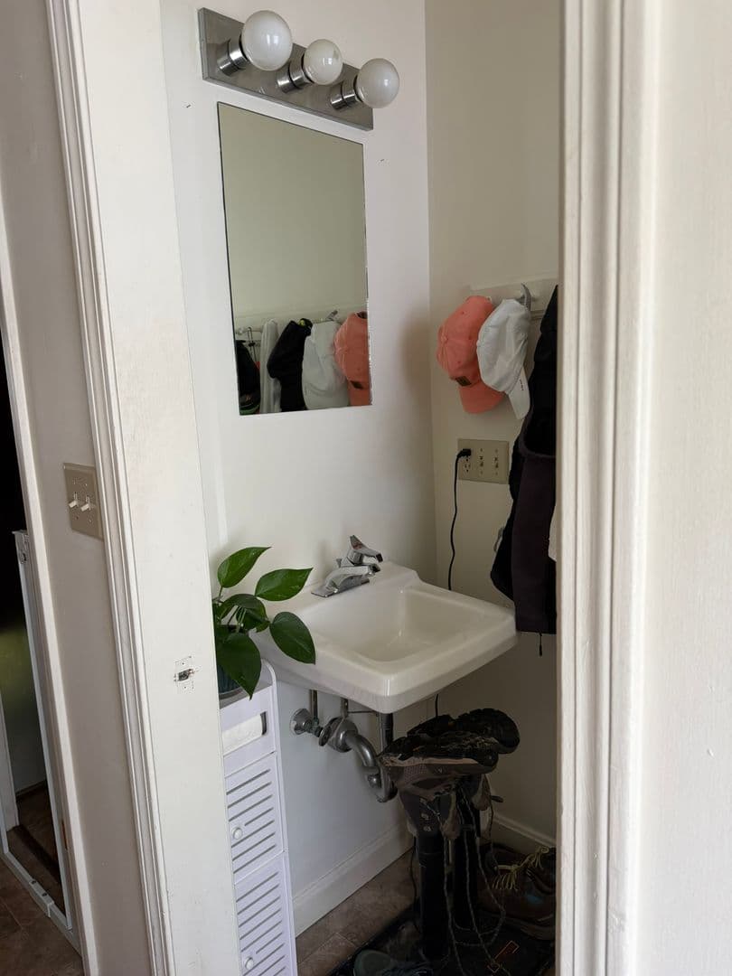 Enfield Condo: 39 Potter Lane