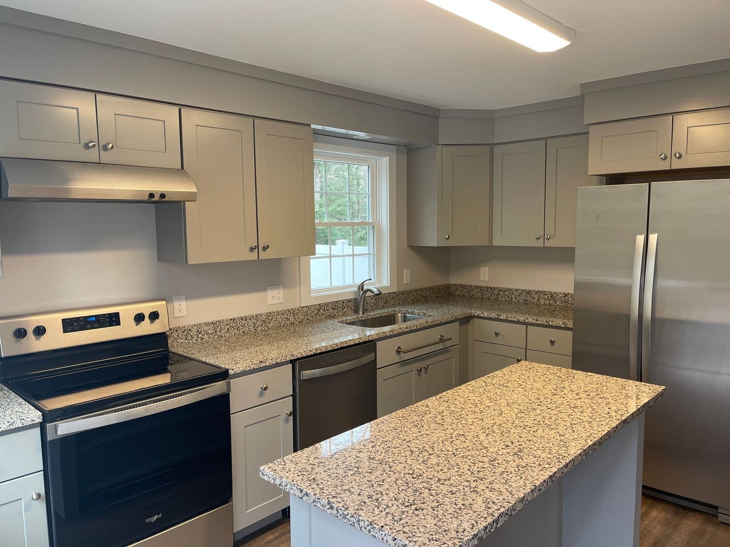 White River Junction Apartment: 87 Grovner Street