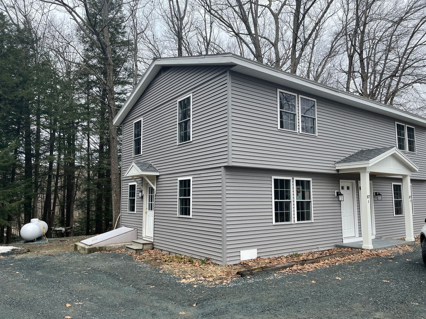 White River Junction Apartment: 87 Grovner Street