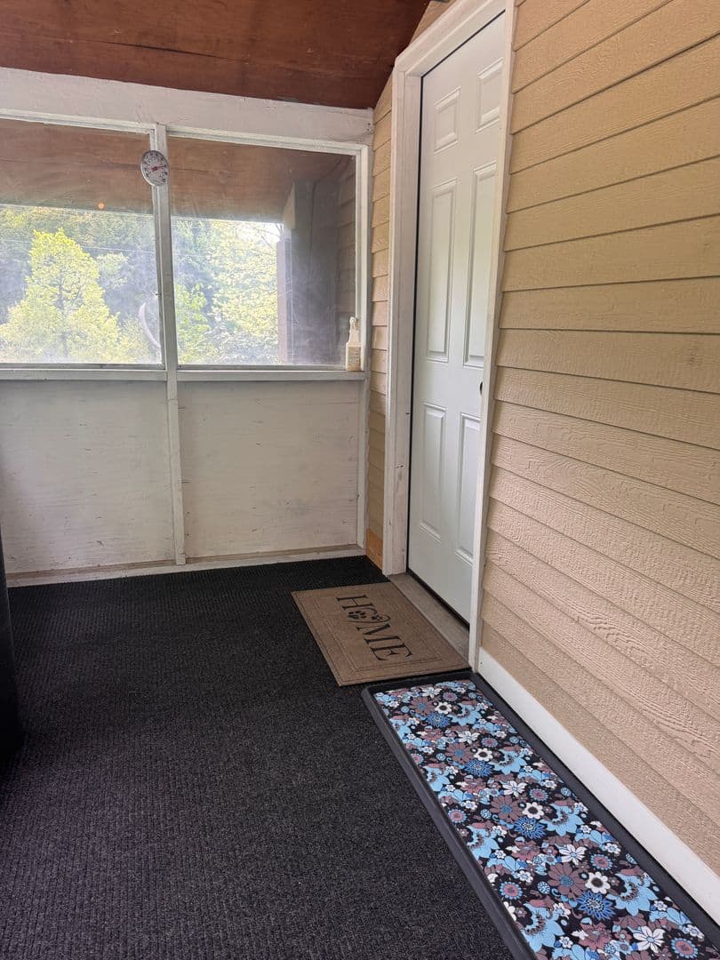 West Lebanon House: 169 Glen Road