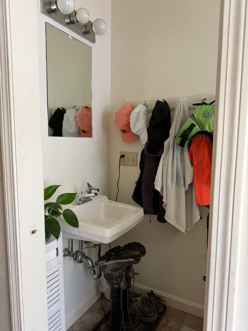 Enfield Condo: 39 Potter Lane