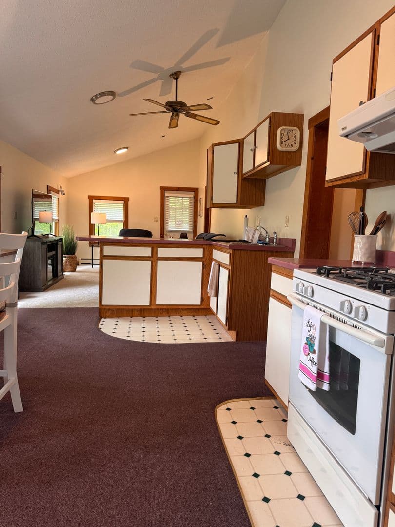 West Lebanon House: 169 Glen Road