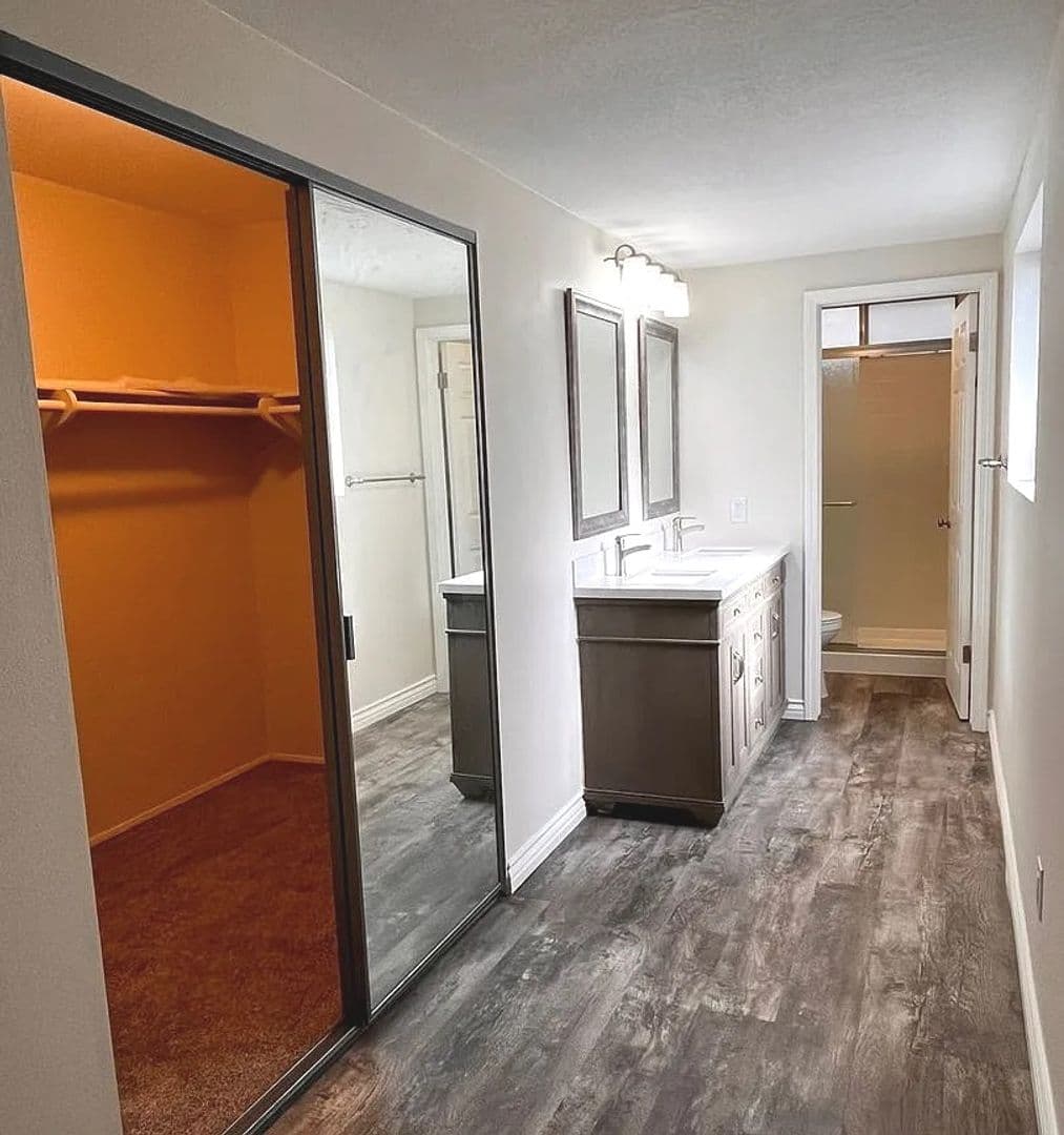 Lake Forest House: 24851 Rollingwood Rd.