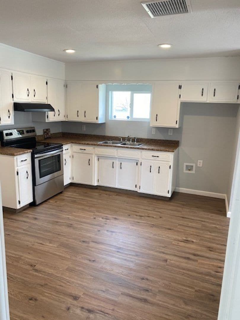 Chowchilla House: 1301 S Orange Ave