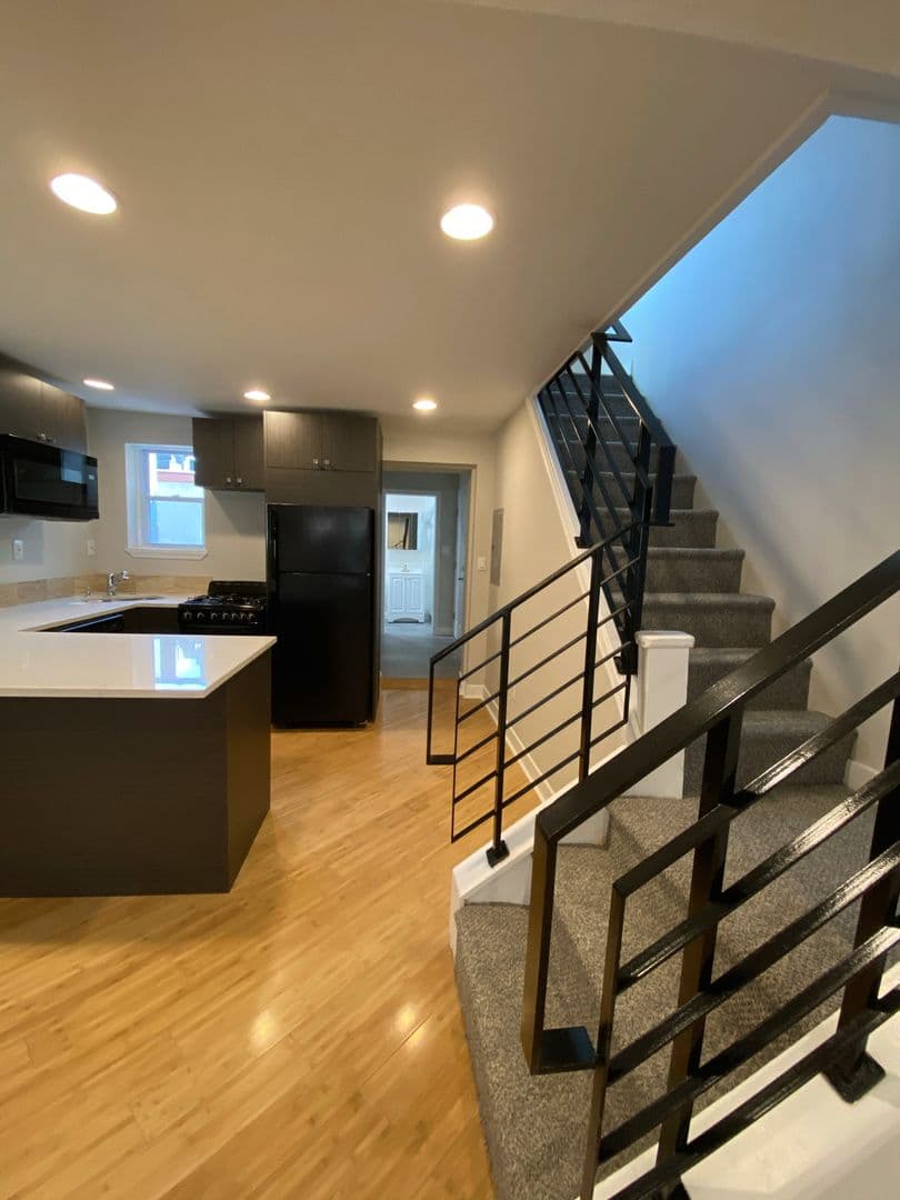 Philadelphia Apartment: 250 South St